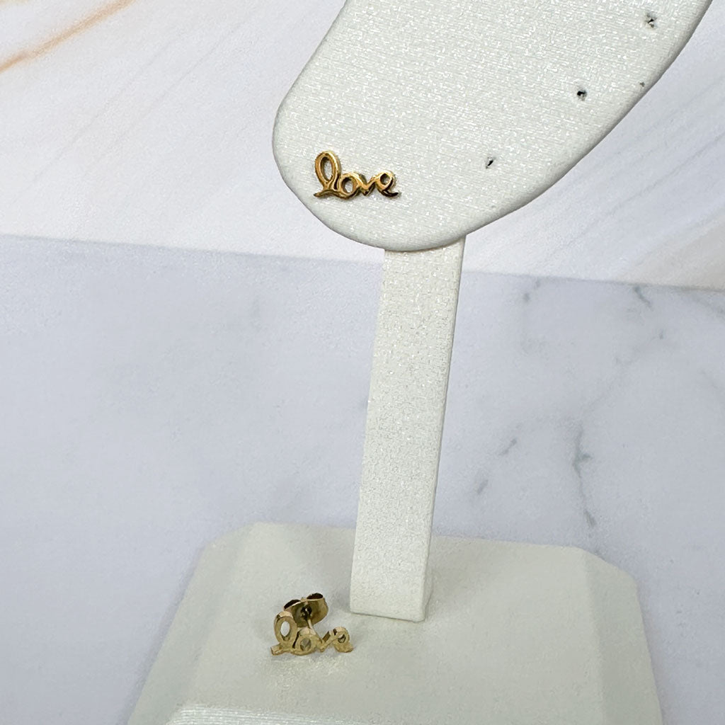 Aretes Love