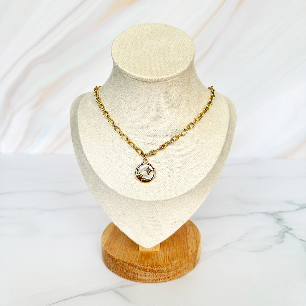 Collar Moon